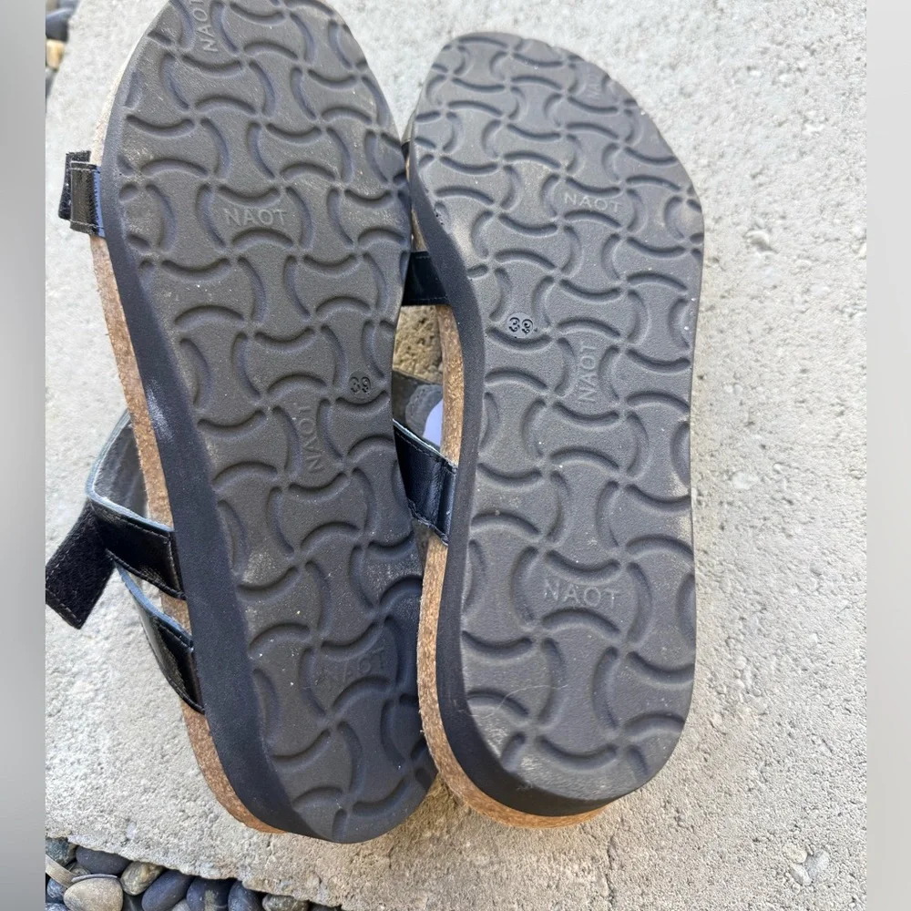 Naot Black Leather Sandals Size 39 - Picture 4 of 4